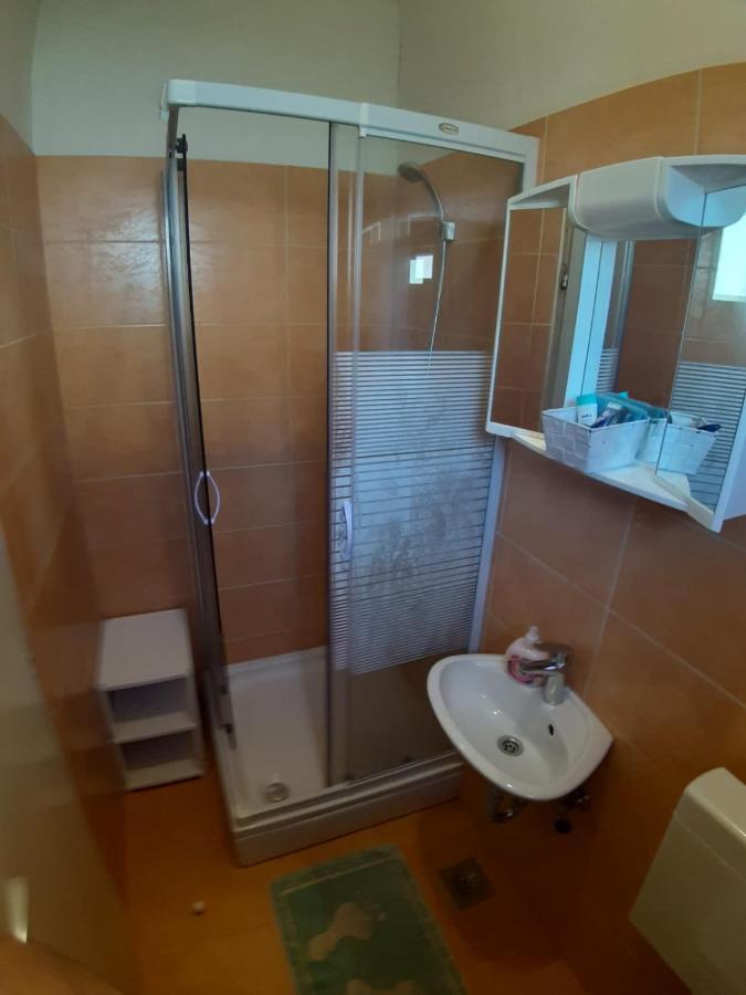 Apartmani Milka Pakostane Exterior photo